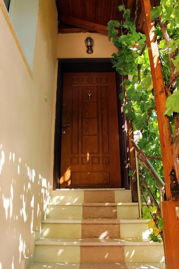 Casa de Férias Margarita - Entire House With 4 Bedrooms And Free Parking Gjirokastër
