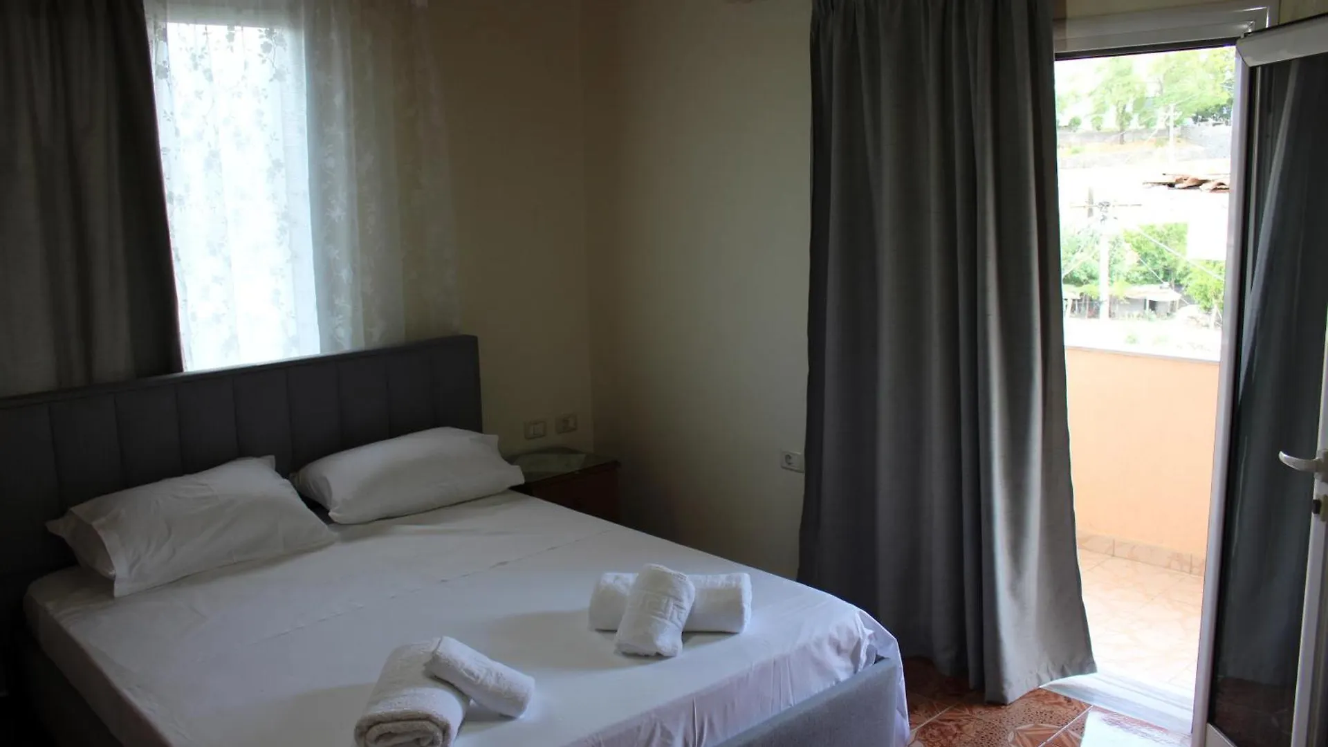 Casa de Férias Margarita - Entire House With 4 Bedrooms And Free Parking Gjirokastër Albânia