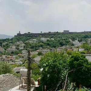 Gasthuis Bazzar, Gjirokastër